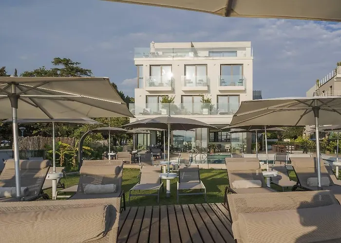 Otel Vinci 4*